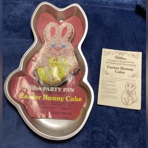 Wilton Party Pan Aluminum Easter Bunny Holding an Easter Egg Cake Pan #502-1913